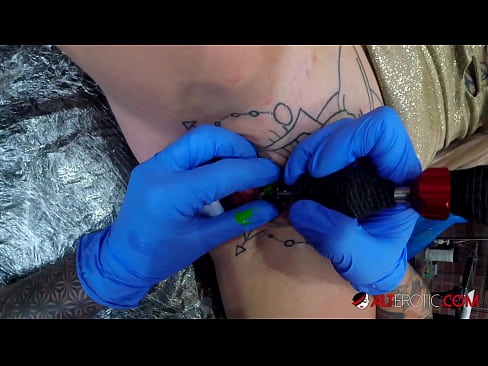 ❤️ Extrem tattooed Hottie Sully Savage krut en Tattoo op hirem Klitoris Häre Porno op lb.tuberxxx.ru ❌❤